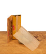 Geöffnete goldene RAW Ethereal Packung mit einem entnommenen 1 1/4 Paper aus natürlichem, ungebleichtem Material.