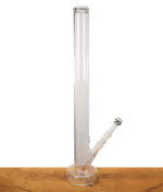 stayhigh x EHLE. Hohlfußzylinder Glasbong aus 5mm Borosilikatglas mit Diffusor-Chillum und Glaskopf auf massivem Standfuß.