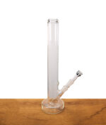 Komplette stayhigh x EHLE. Kollaborations-Bong in der Seitenansicht zur Darstellung der imposanten Höhe und Glasqualität.