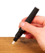 Focus V Saber Hot Knife in Schwarz mit Keramikspitze, ergonomisch in der Hand gehalten zur präzisen Dosierung von Konzentraten.