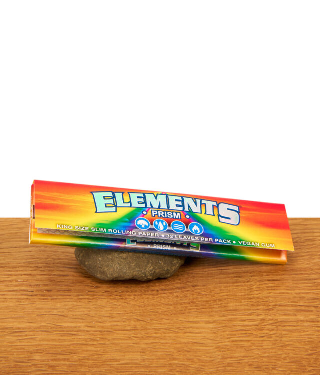 Frontalansicht der Elements Prism Papers King Size Slim Packung mit Fokus auf die vier Elemente-Symbole (Erde, Wasser, Wind, Feuer).