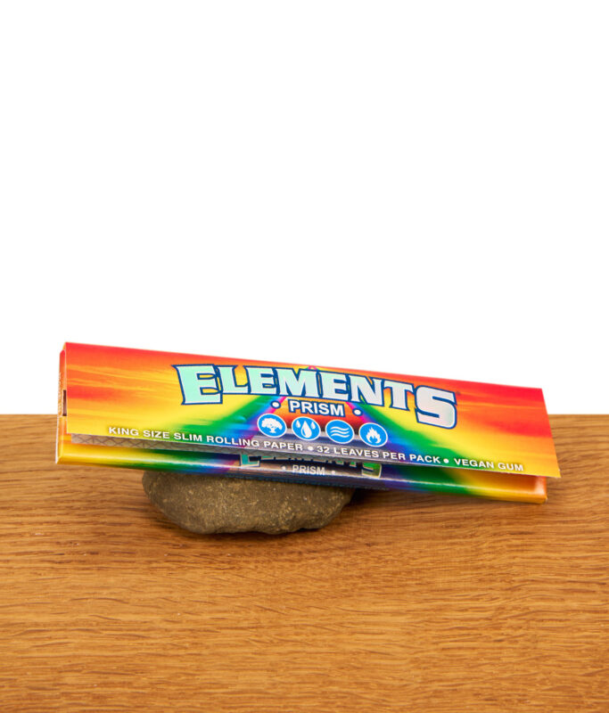 Frontalansicht der Elements Prism Papers King Size Slim Packung mit Fokus auf die vier Elemente-Symbole (Erde, Wasser, Wind, Feuer).