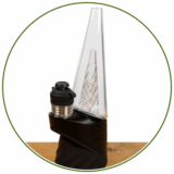 Ein schwarzer Vaporizer "Puffco Peak Pro" mit Glas auf Holz stehend für die Kategorie "E-Rigs" im Dabbing Segment auf buyhigh