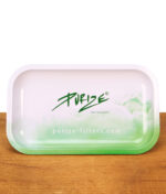 PURIZE Aluminium-Tray im Smoke-Design mit grün-weißem Farbverlauf, Logo und abgerundeten Ecken aus Metall.