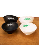 Zusammenstellung der buyhigh Hash Bowls in den Farben Schwarz und Weiß zur Veranschaulichung der Farbauswahl.