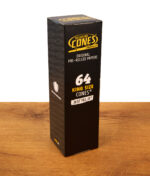 Schwarze Karton-Verpackung des Cones Black King Size 64er Pack Prerolled auf einem Holztisch.