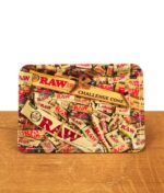 Kleine Drehunterlage von RAW "Mixed Products" auf Holz stehend