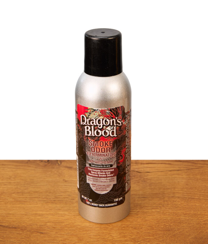 Das geschlossene Smoke Odor Spray Dragons Blood zur effektiven Beseitigung von Rauch- und Tabakgerüchen, gestaltet mit einem mystischen roten Drachen-Motiv auf dem Etikett.