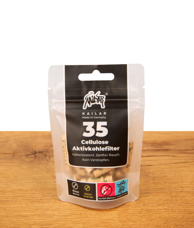 Kailar Cellulose Aktivkohlefilter 35er Packung im transparenten Standbeutel auf einer Holzoberfläche.