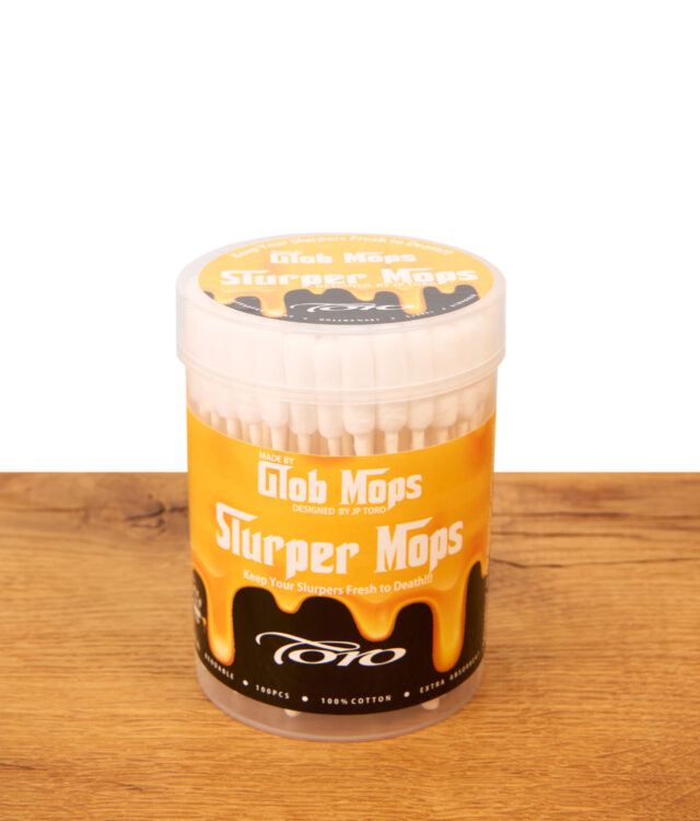 Glob Mops Slurper Mops 100er Pack: Wattestäbchen zur Banger-Reinigung in runder Kunststoffdose auf Holz.