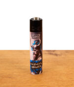 Nachfüllbares Clipper Feuerzeug FFX Warriors Valhalla Awaits mit Wikinger-Motiv auf Holzoberfläche.