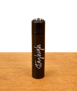 Clipper Feuerzeug in schwarz mit stayhigh Logo