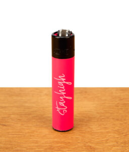 Clipper Feuerzeug in pink mit stayhigh Schreibschriftzug